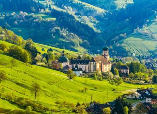 Lý do nào khiến tour du lịch Đức được nhiều du khách quan tâm? Lý do nào khiến tour du lịch Đức được nhiều du khách quan tâm?