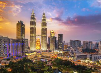 Du lịch Malaysia, check in tòa tháp đôi chọc trời Petronas nổi tiếng