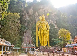 Khám phá hang động Batu tràn ngập sắc màu khi du lịch Malaysia Khám phá hang động Batu tràn ngập sắc màu khi du lịch Malaysia